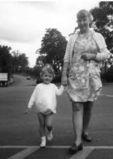 Sue-Ellen & Allana visit War Memorial at Goulburn 1968